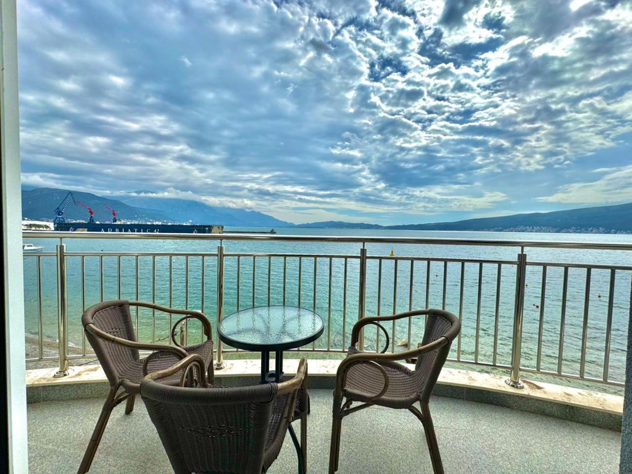 Seaside Zlokovic Апартаменти